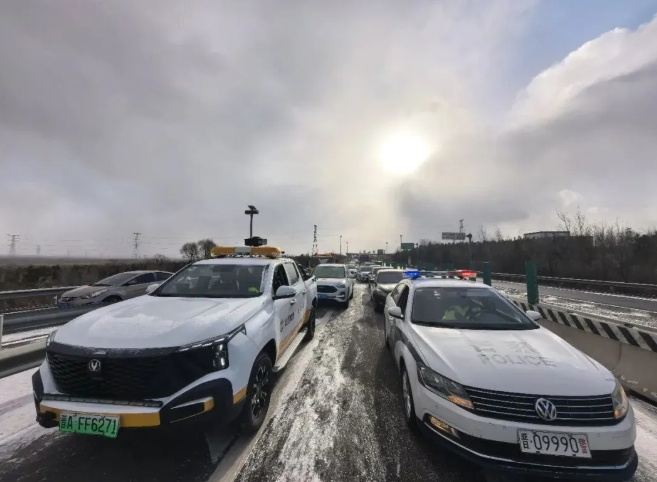 车流量大!山西高速多个收费站入口封闭 车流量大!山西高速多个收费站入口封闭