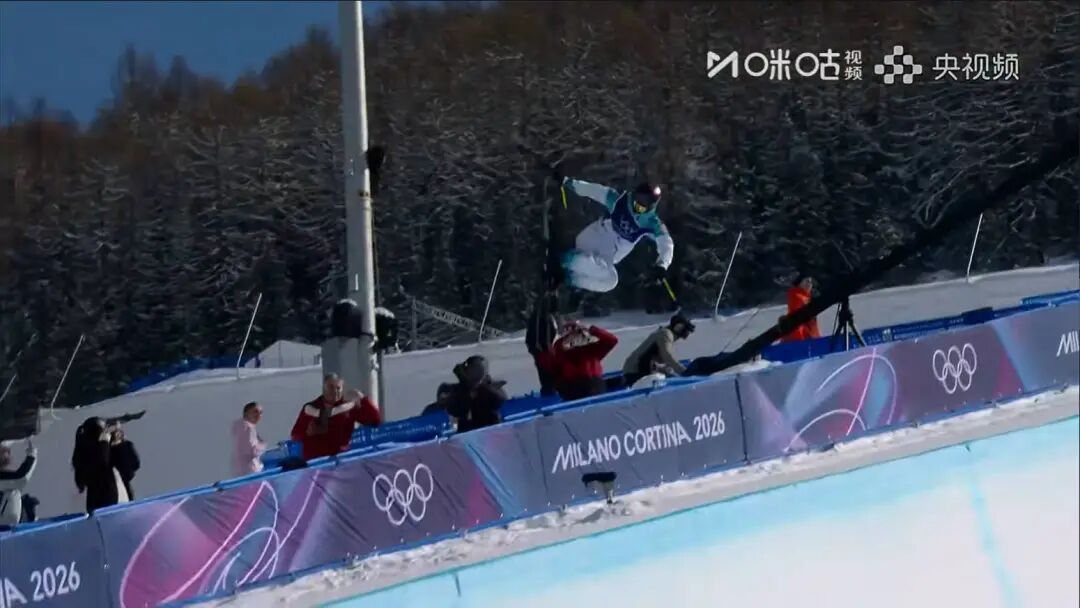谷爱凌夺得自由式滑雪女子U型场地技巧冠军,李方慧获得银牌 谷爱凌夺得自由式滑雪女子U型场地技巧冠军,李方慧获得银牌