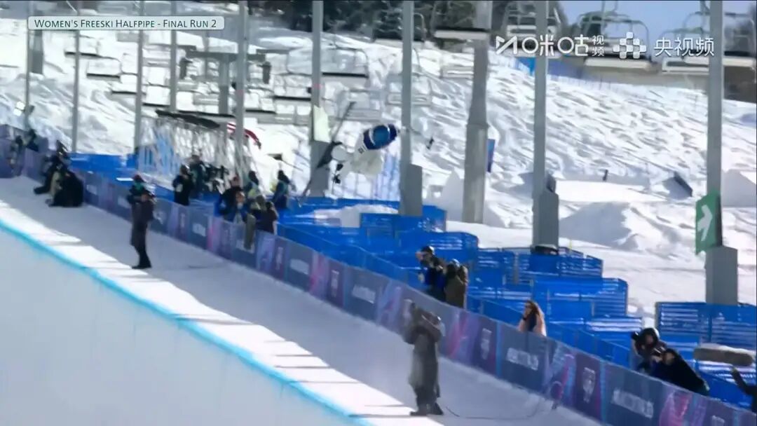 谷爱凌夺得自由式滑雪女子U型场地技巧冠军,李方慧获得银牌 谷爱凌夺得自由式滑雪女子U型场地技巧冠军,李方慧获得银牌
