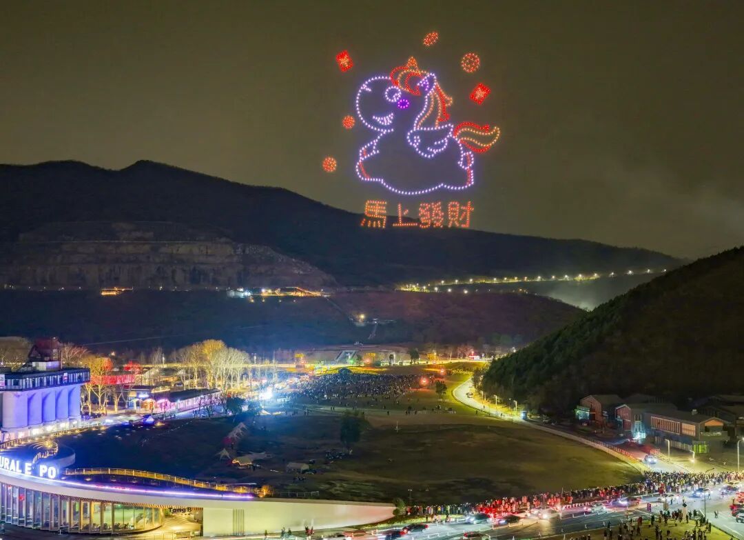 绝美!南京新春烟花秀燃出圈 绝美!南京新春烟花秀燃出圈