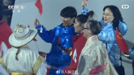 宁忠岩徐梦桃亮相闭幕式