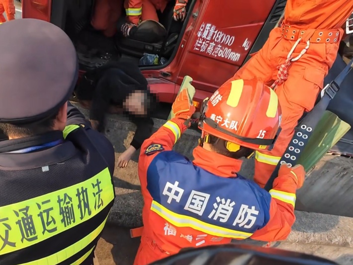 返程路上，要小心高速上这道“危险缝隙”！