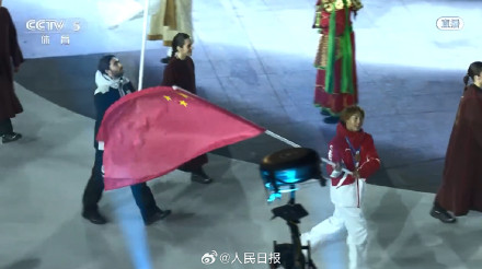 骄傲转存！中国队旗手入场