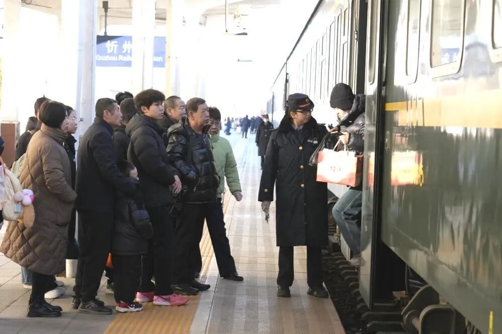 站站停!开行35年的列车,很特别! 站站停!开行35年的列车,很特别!