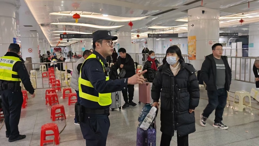 上海迎返程最高峰，机场、铁路、高速、轨交如何应对大客流？