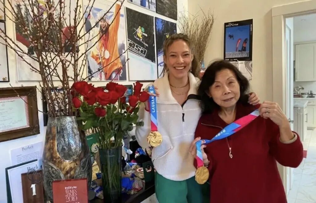 谷爱凌泪洒发布会，夺冠后得知奶奶离世