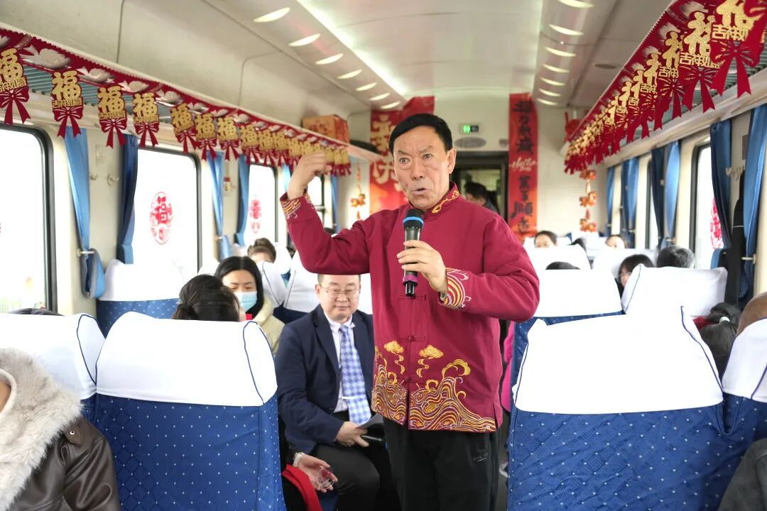 站站停!开行35年的列车,很特别! 站站停!开行35年的列车,很特别!