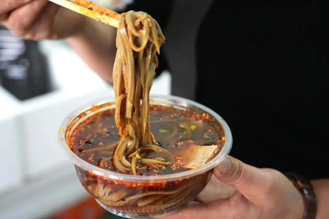 站站停!开行35年的列车,很特别! 站站停!开行35年的列车,很特别!