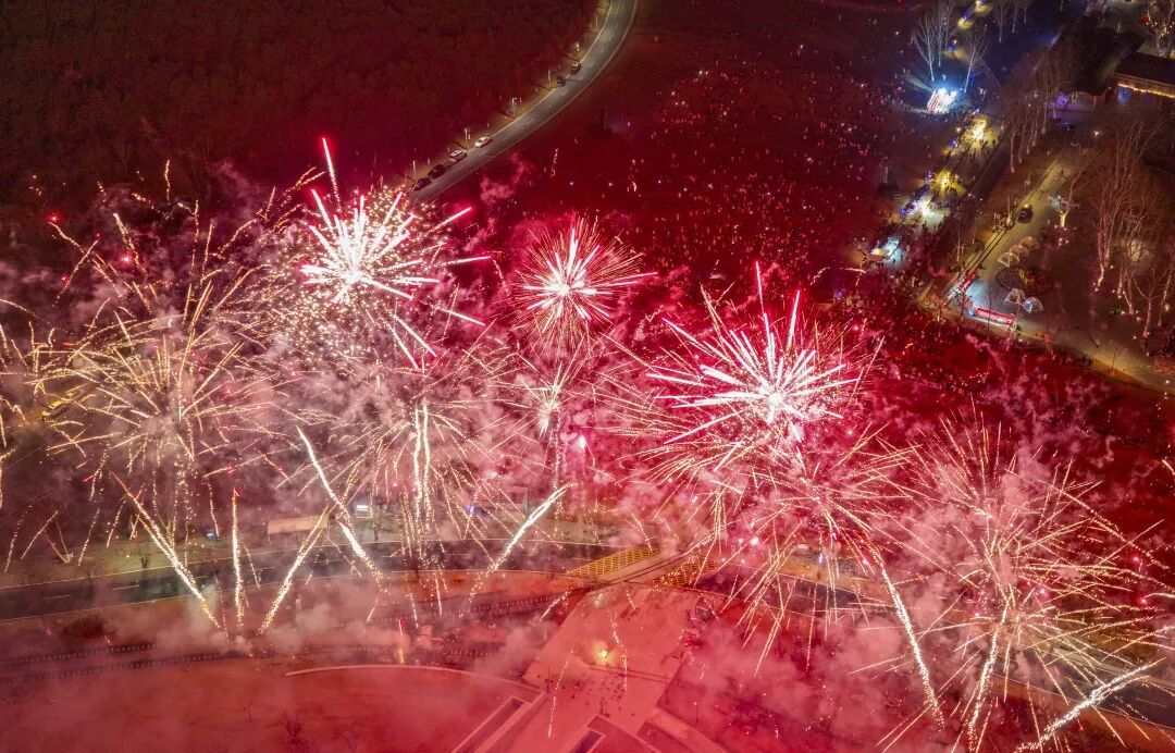 绝美!南京新春烟花秀燃出圈 绝美!南京新春烟花秀燃出圈