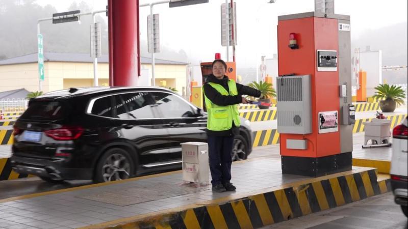 江西吉安：迎战返程高峰 遂川收费站全力护航高速畅通