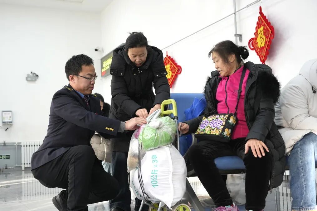 站站停!开行35年的列车,很特别! 站站停!开行35年的列车,很特别!