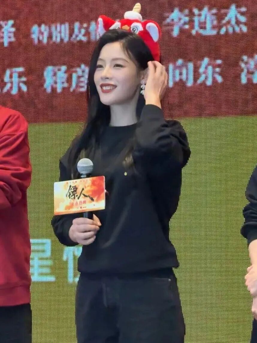 知名女演员来武汉!现场落泪:把命都交代出去了 知名女演员来武汉!现场落泪:把命都交代出去了