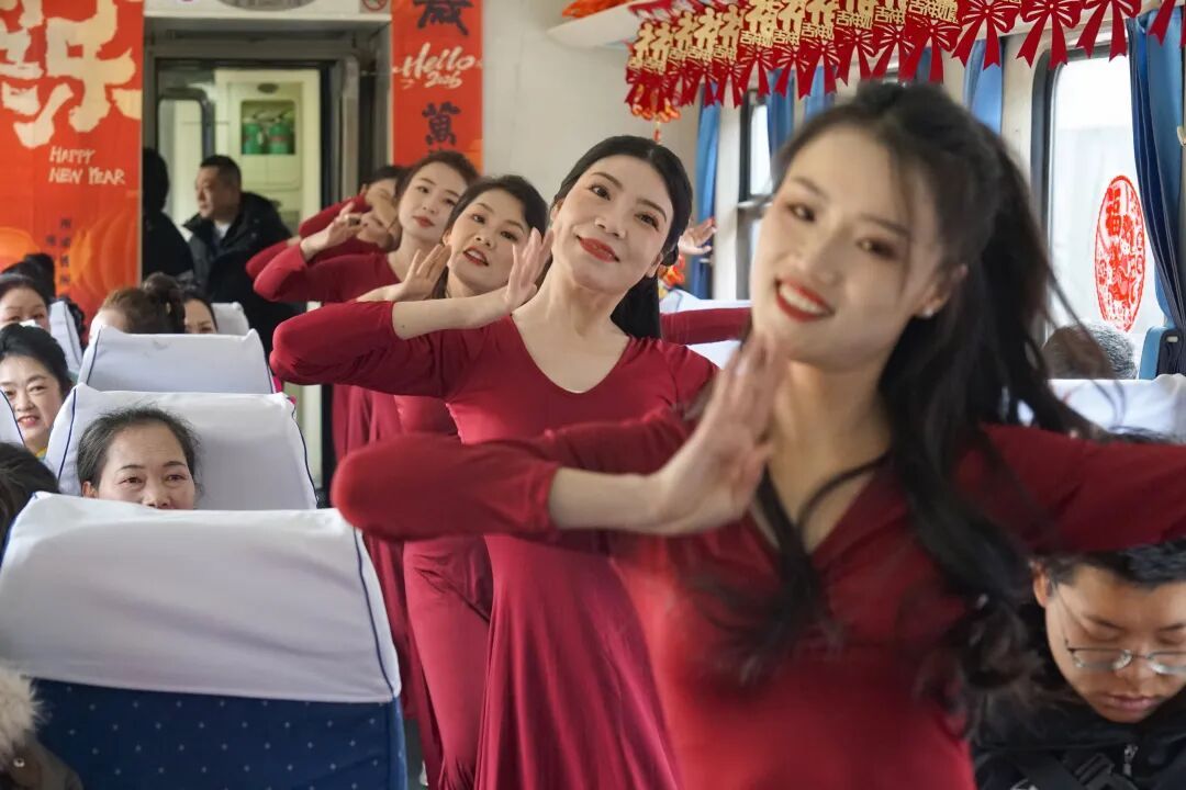 站站停!开行35年的列车,很特别! 站站停!开行35年的列车,很特别!