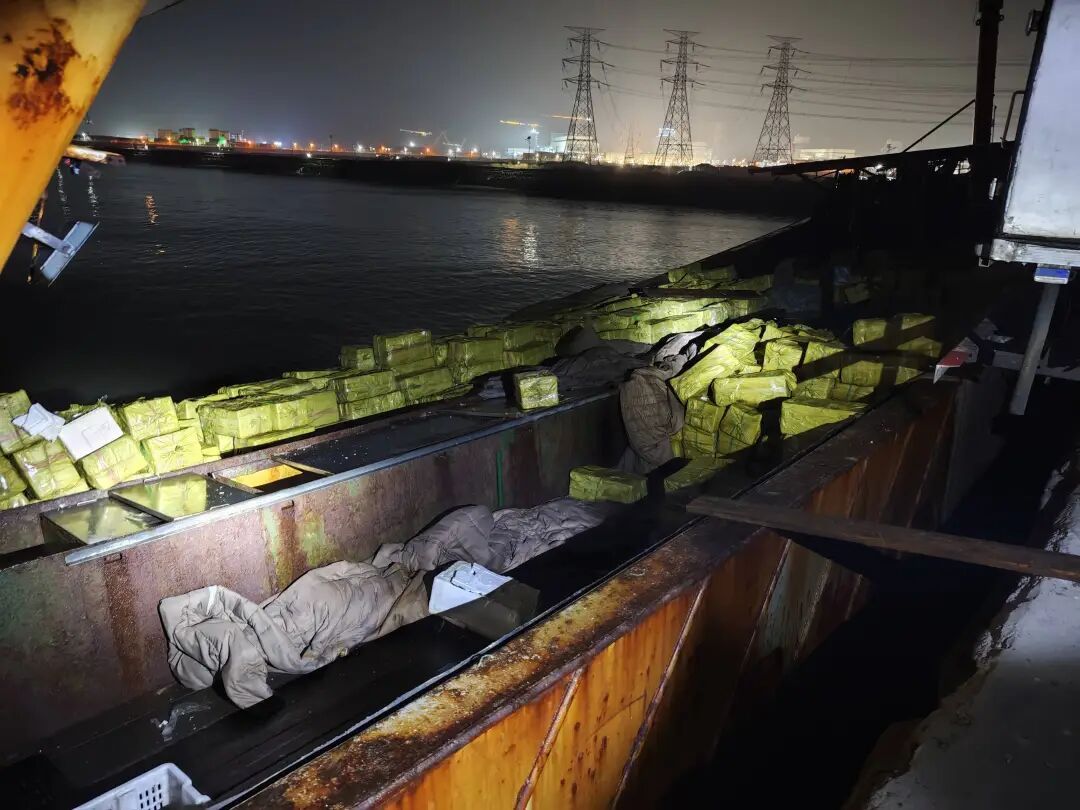 烟台成功查获一起重大海上走私海产品案