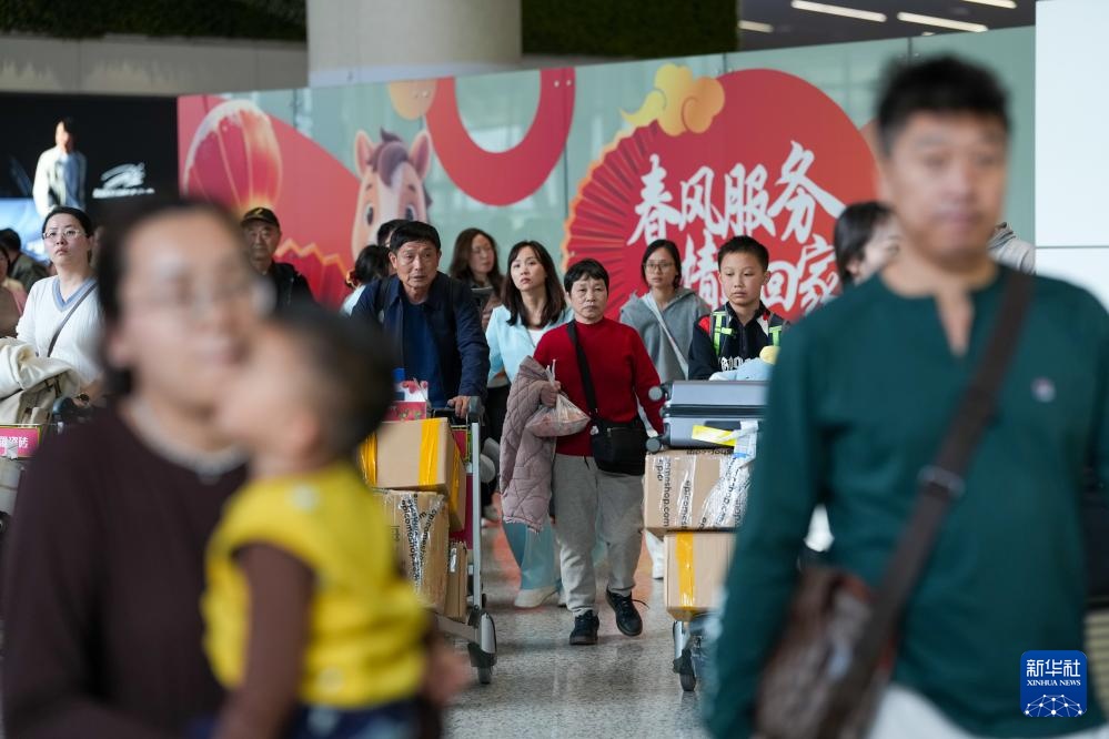 各地迎来春节假期返程高峰 各地迎来春节假期返程高峰