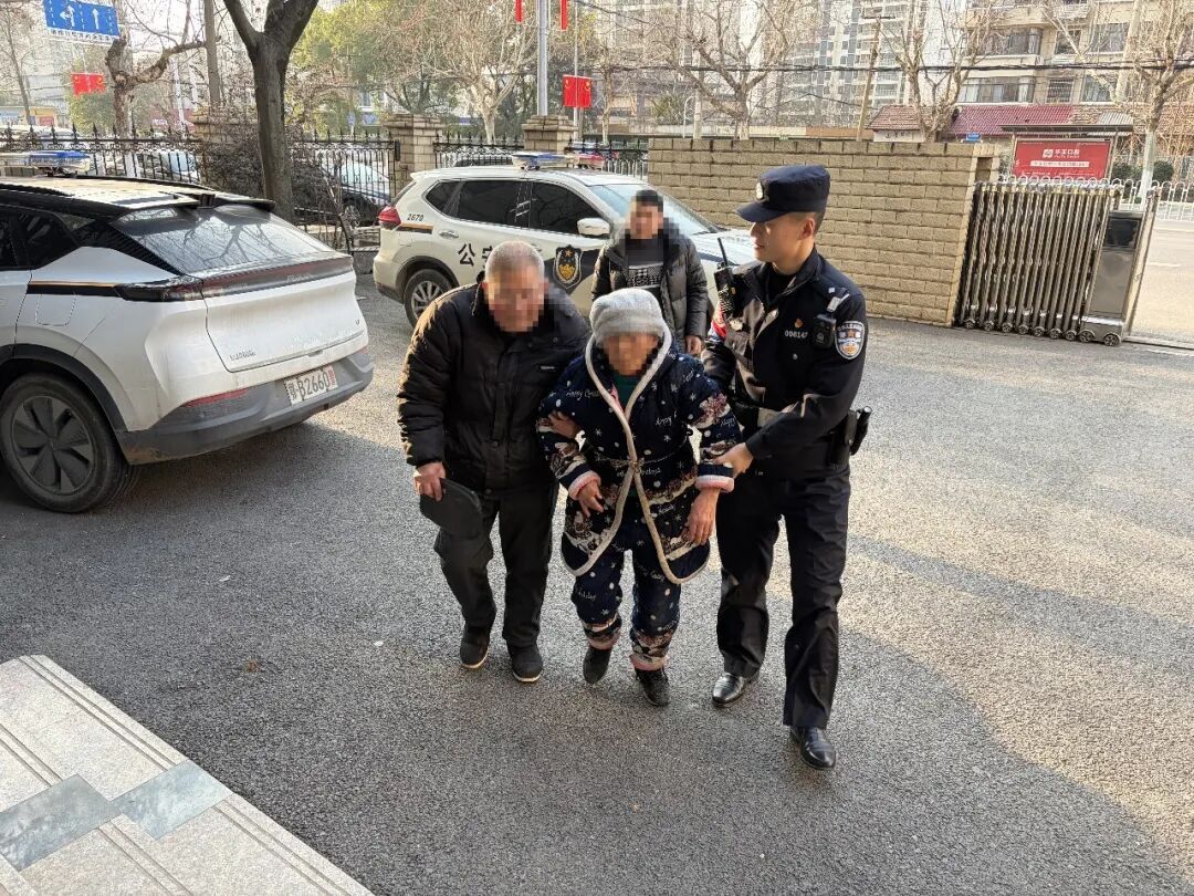 患病老人春节走失 黄石两区民警接力助团圆 患病老人春节走失 黄石两区民警接力助团圆