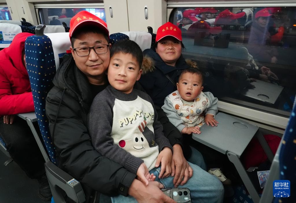 西安:春风护航返岗路 西安:春风护航返岗路