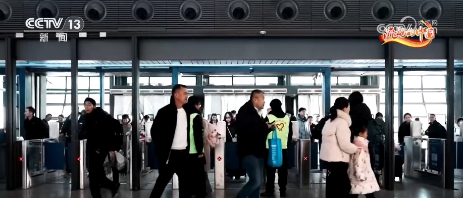 构建“人防+物防+技防”立体防控筑牢春运安全网让旅客返程之旅更顺畅