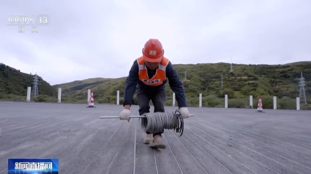 “自发热”融雪系统、静音车厢 春运路上藏着这些科技与温度