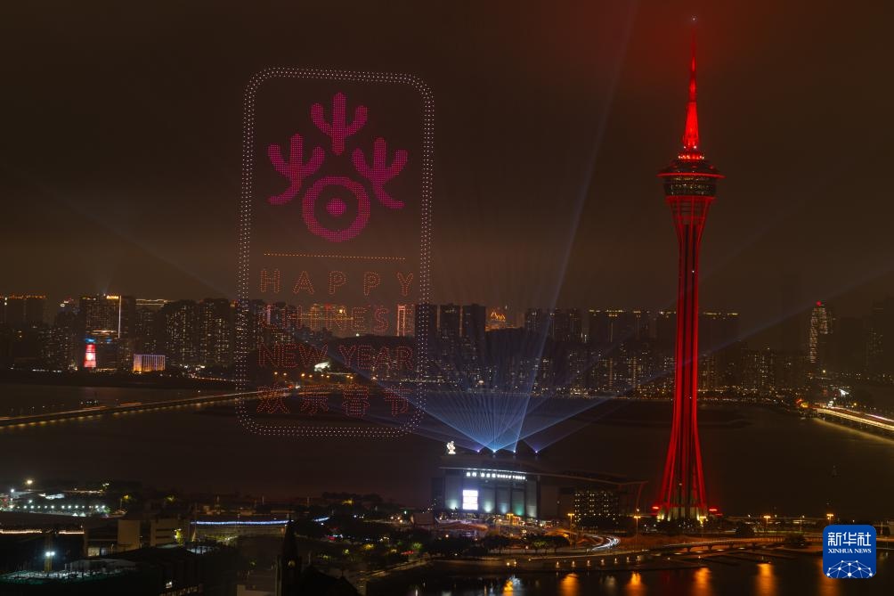 澳门举行“金骏云翔 欢乐春节”2026无人机烟花汇演