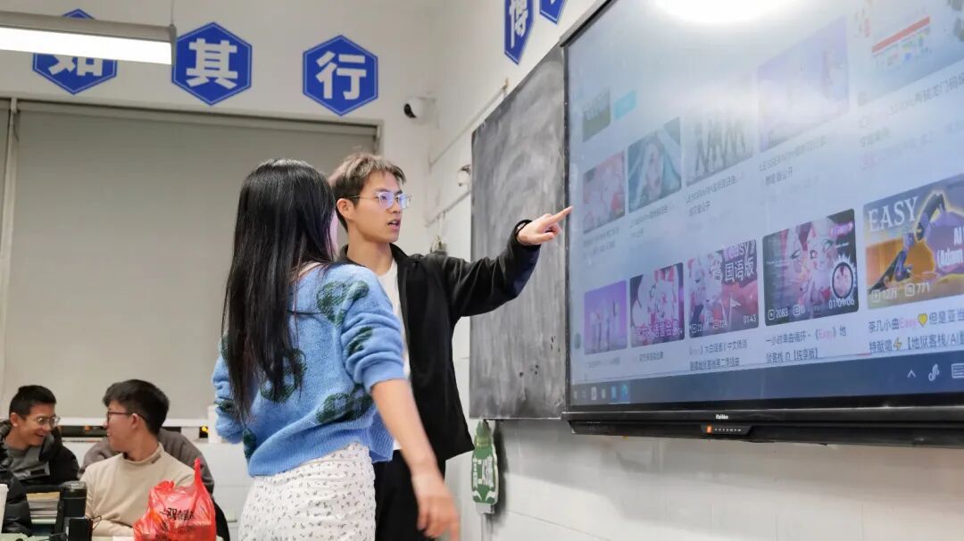 55张评语刷屏朋友圈,网友直呼“太会了”! 55张评语刷屏朋友圈,网友直呼“太会了”!