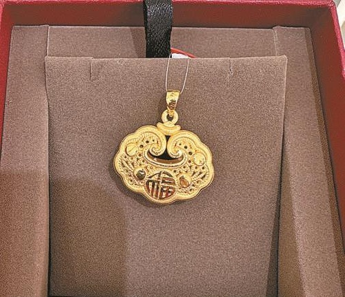 一枚脚印牵出黄金首饰失窃案