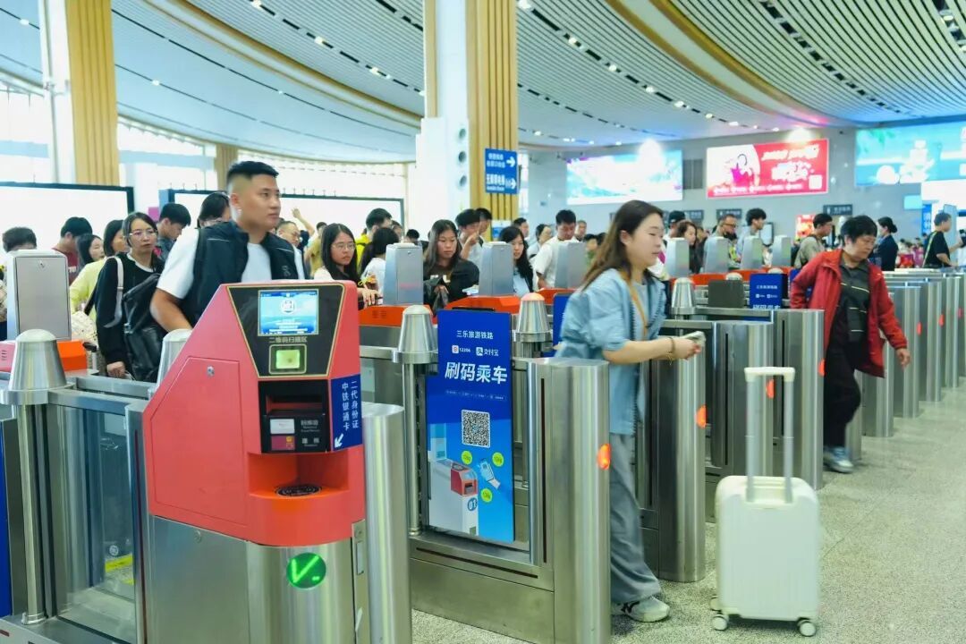 封关后首个春节假期,海南铁路、民航发送旅客均突破190万人次 封关后首个春节假期,海南铁路、民航发送旅客均突破190万人次