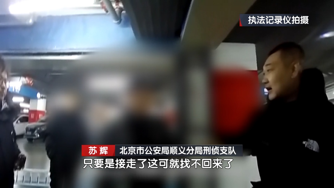 北京一男子要求购买200万元黄金,金店员工拿出手机:喂喂喂,是110吗? 北京一男子要求购买200万元黄金,金店员工拿出手机:喂喂喂,是110吗?