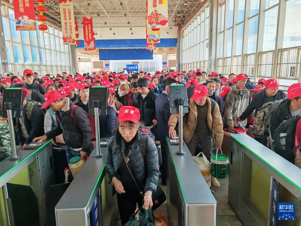 云南铁路开行多趟务工列车助力返岗务工 云南铁路开行多趟务工列车助力返岗务工