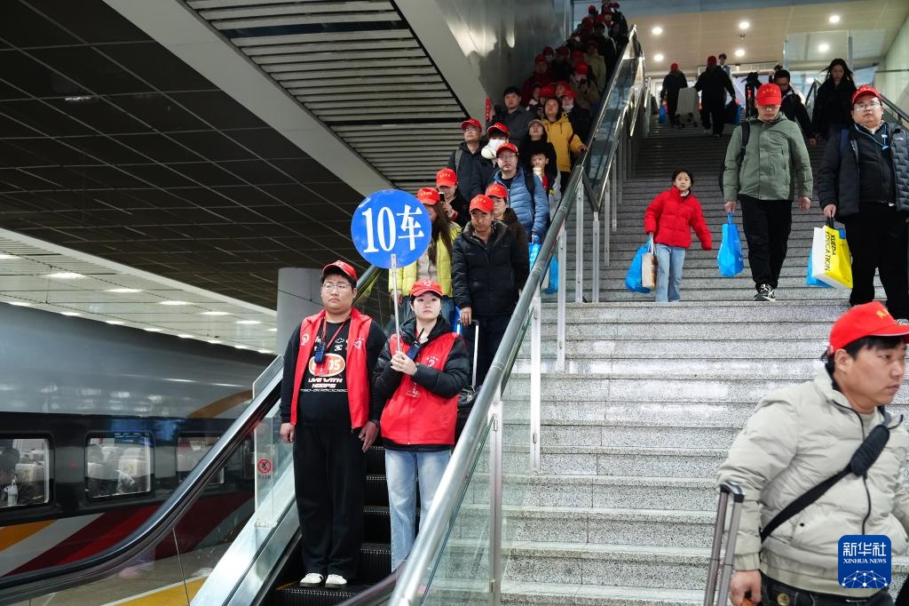 西安:春风护航返岗路 西安:春风护航返岗路