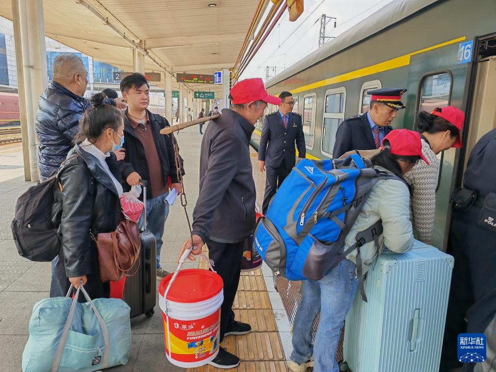 云南铁路开行多趟务工列车助力返岗务工 云南铁路开行多趟务工列车助力返岗务工