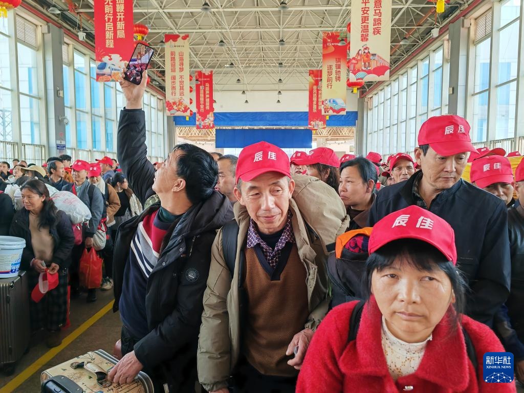 云南铁路开行多趟务工列车助力返岗务工 云南铁路开行多趟务工列车助力返岗务工