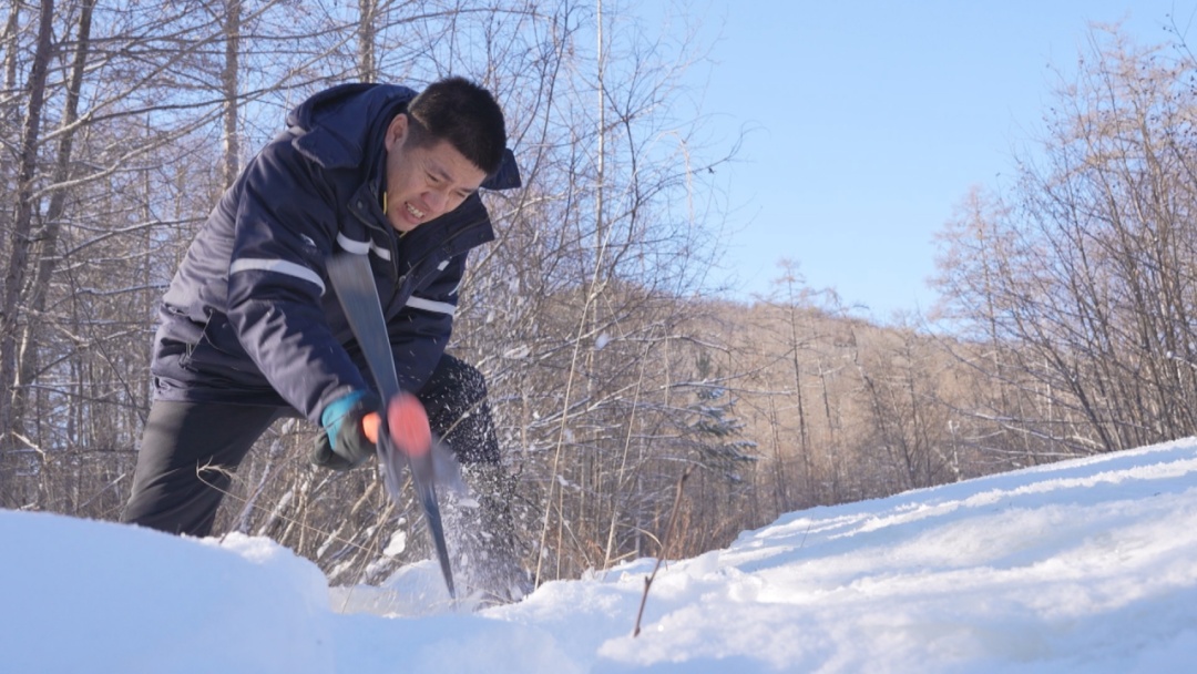 每年爬高堪比10个珠峰！他在零下40℃守护106个基站