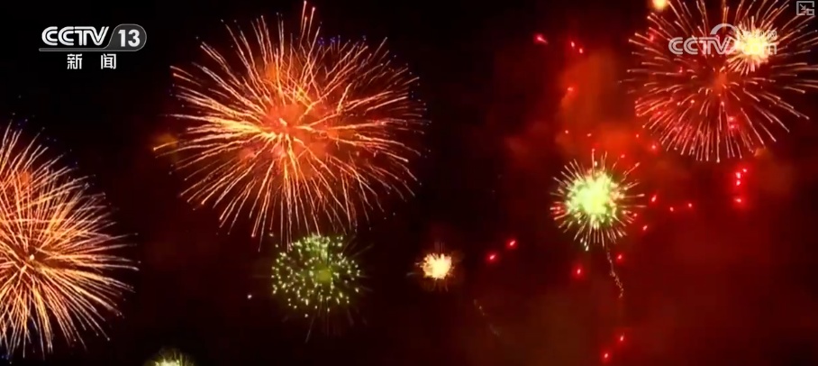 浪漫光影“绽放”浓浓年味 180秒探秘烟花背后“黑科技”