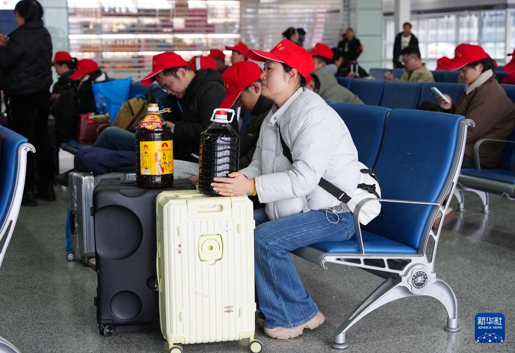 西安:春风护航返岗路 西安:春风护航返岗路