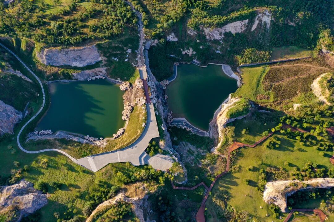 高铁站都“会比心”了？