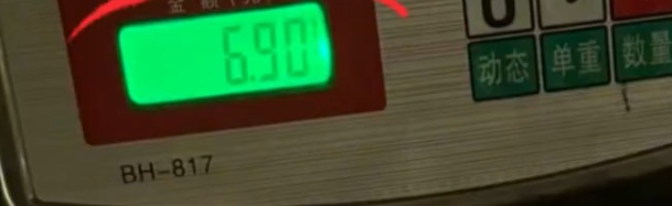 36斤活羊烤完剩6.9斤！商家：很正常，喜欢运动的羊和不喜欢的羊，烤出来也不一样…