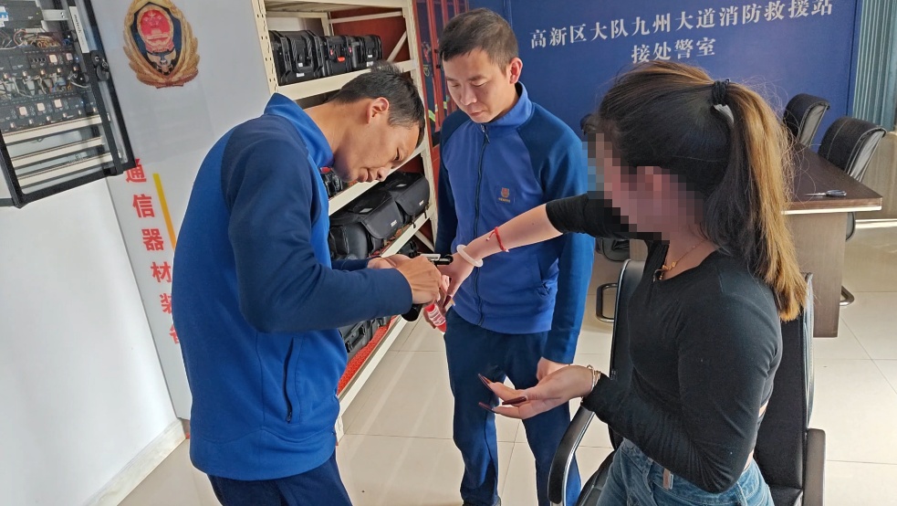 购物车里的TA,让顾客在消防站晒出“买家秀” 购物车里的TA,让顾客在消防站晒出“买家秀”