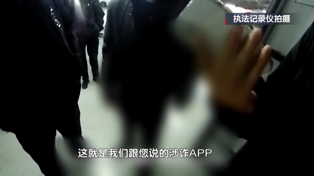 北京一男子要求购买200万元黄金,金店员工拿出手机:喂喂喂,是110吗? 北京一男子要求购买200万元黄金,金店员工拿出手机:喂喂喂,是110吗?