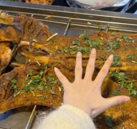 重庆通报36斤活羊烤后6.9斤：曾非正常持续投喂增重