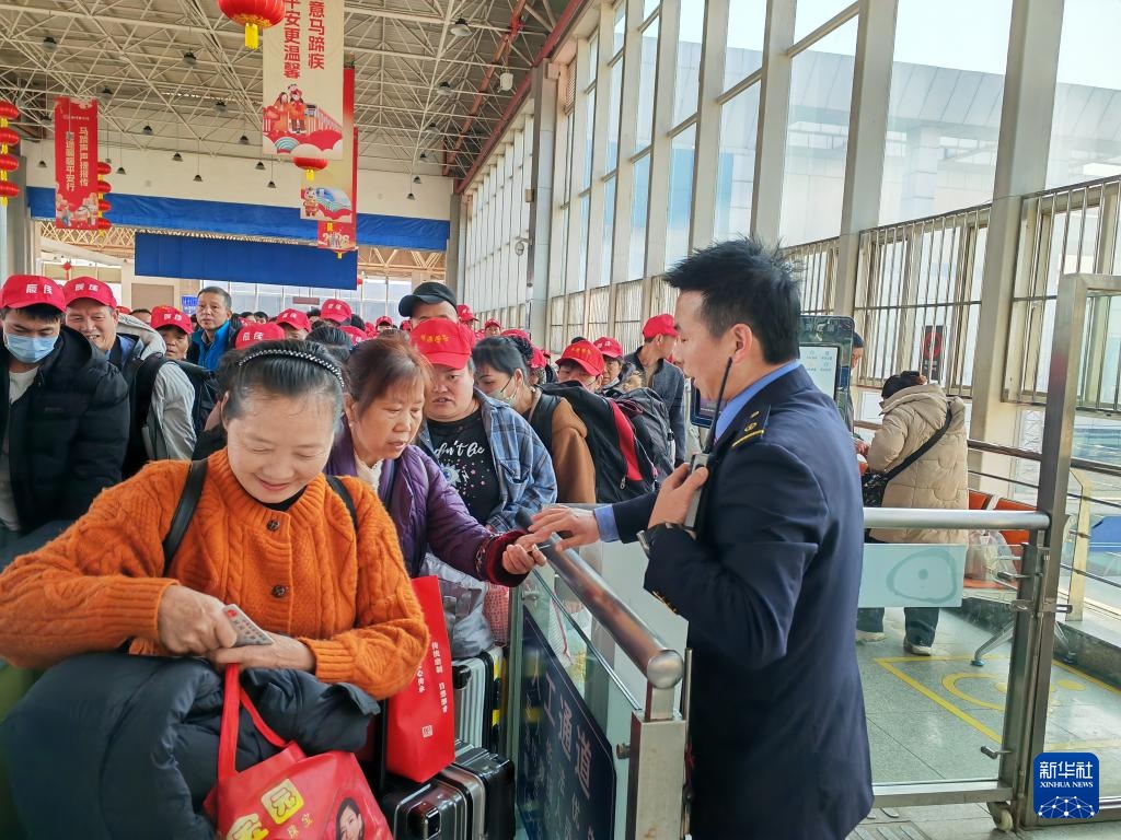 云南铁路开行多趟务工列车助力返岗务工 云南铁路开行多趟务工列车助力返岗务工