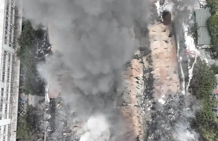 一仓库突发火灾,涉事员工被刑拘! 一仓库突发火灾,涉事员工被刑拘!