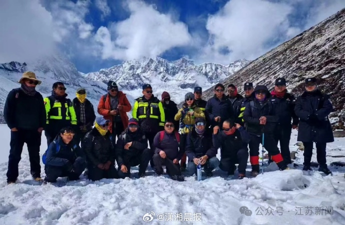 女生徒步失联被找到,用牛粪保温 女生徒步失联被找到,用牛粪保温