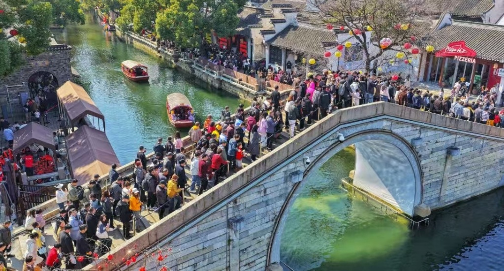 江苏、浙江春节游客量两位数增长,游客在浙人均花费创下新高 江苏、浙江春节游客量两位数增长,游客在浙人均花费创下新高
