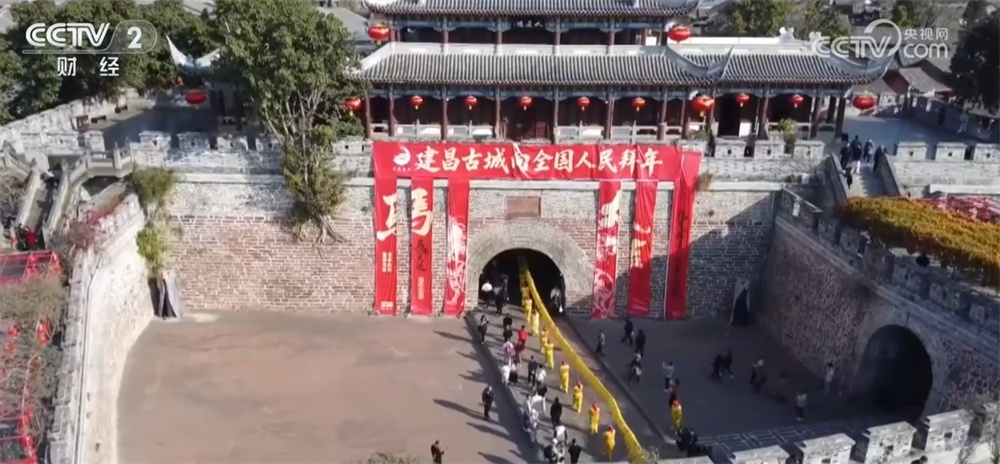 从“飞不到”变成“随便飞” “小机场”织密航线带火“年味小城”游