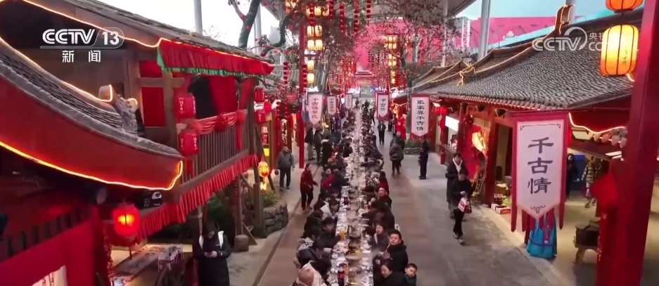 逛古城、品美食、看非遗 外国游客沉浸式体验“中国年” 足迹遍布107个城市