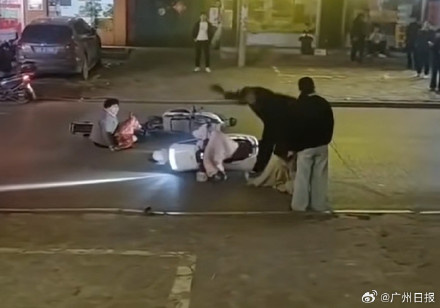 河南平顶山再通报:夫妻殴打15岁女孩被批捕,现场还曾殴打其他三人 河南平顶山再通报:夫妻殴打15岁女孩被批捕,现场还曾殴打其他三人