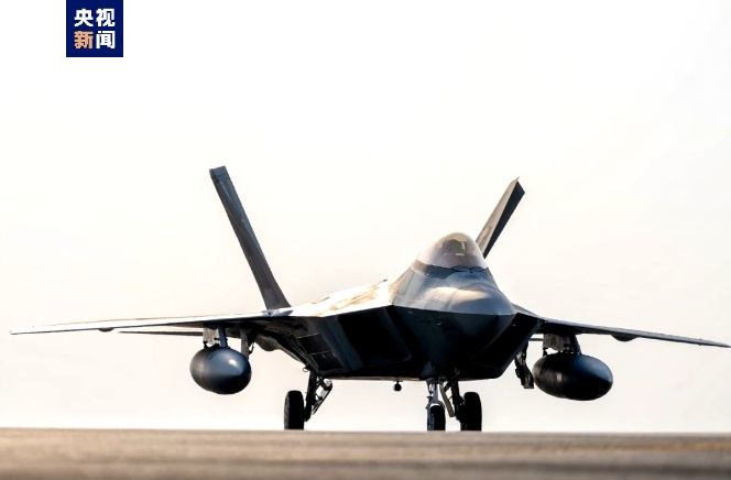 伊朗举行军演,美集结航母并在以色列部署F-22 伊朗举行军演,美集结航母并在以色列部署F-22