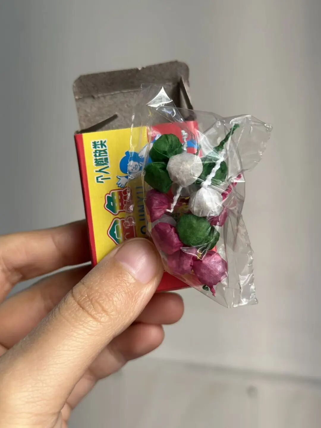 广东一妈妈教孩子玩摔炮后走开,孩子把摔炮塞嘴里瞬间爆炸,妈妈:是我的疏忽 广东一妈妈教孩子玩摔炮后走开,孩子把摔炮塞嘴里瞬间爆炸,妈妈:是我的疏忽