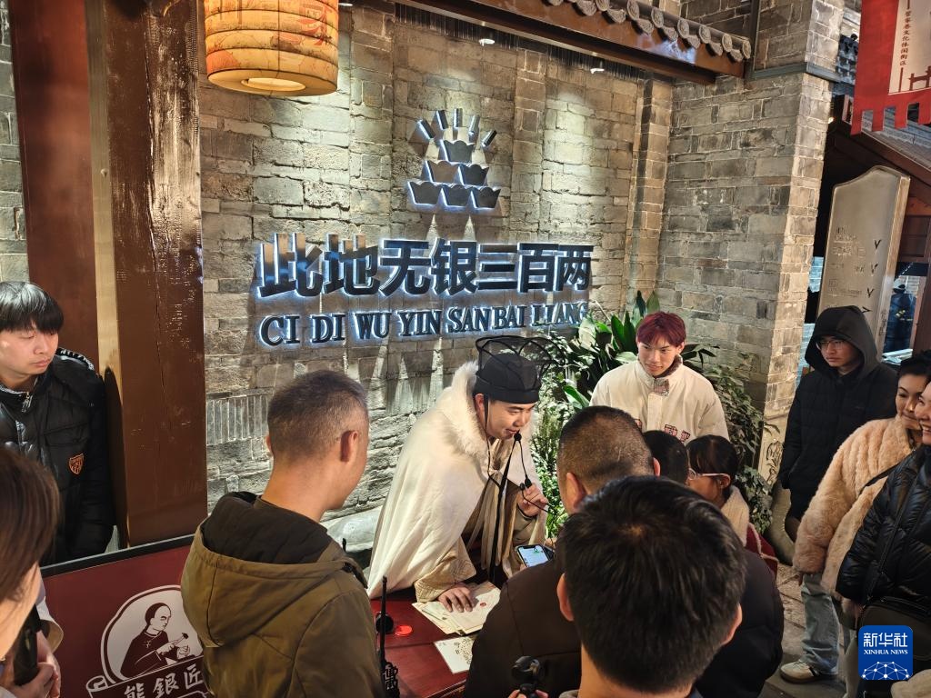 “张飞”和他的朋友们,让这条古巷“活”了起来! “张飞”和他的朋友们,让这条古巷“活”了起来!